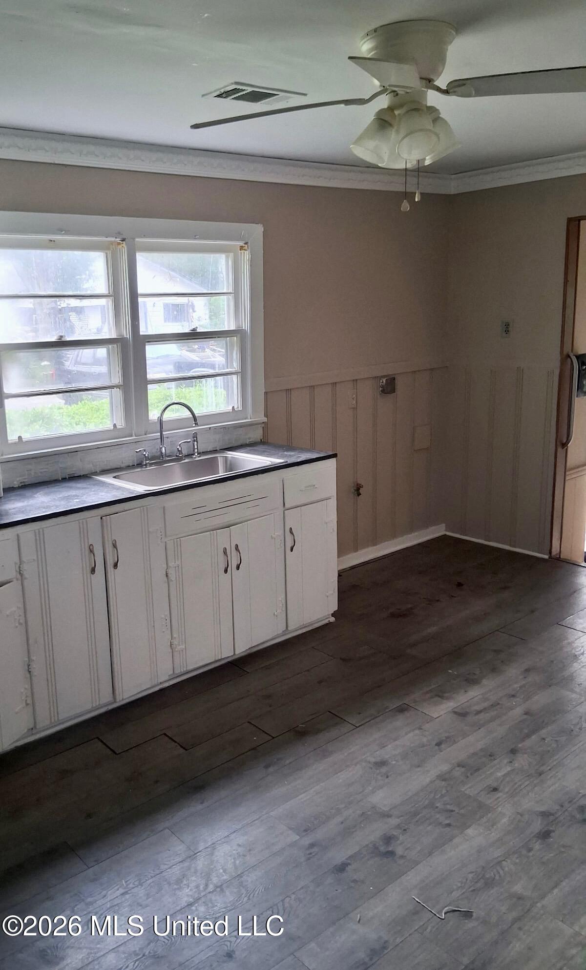 611 W Mccorkle Circle - Photo 4