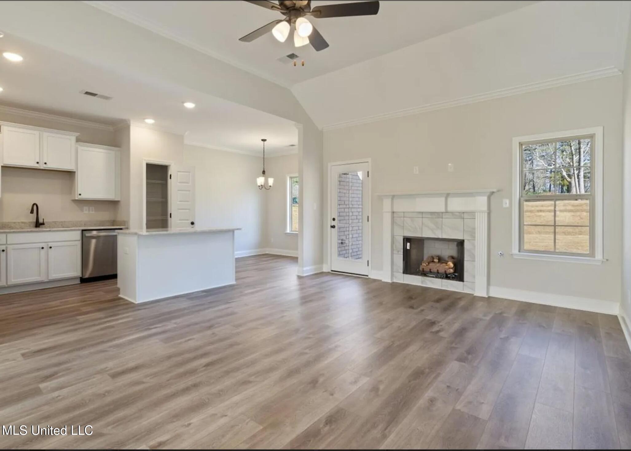 3752 Roland Drive, Southaven, Mississippi image 6