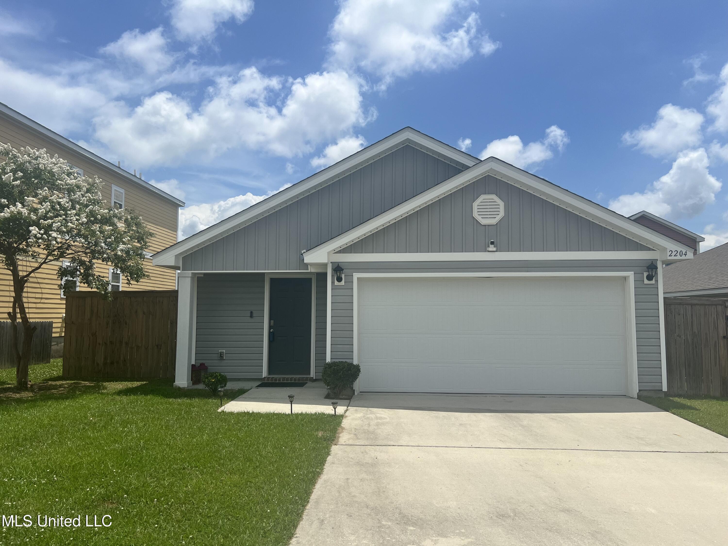2204 Magazine Street, Ocean Springs, Mississippi image 1