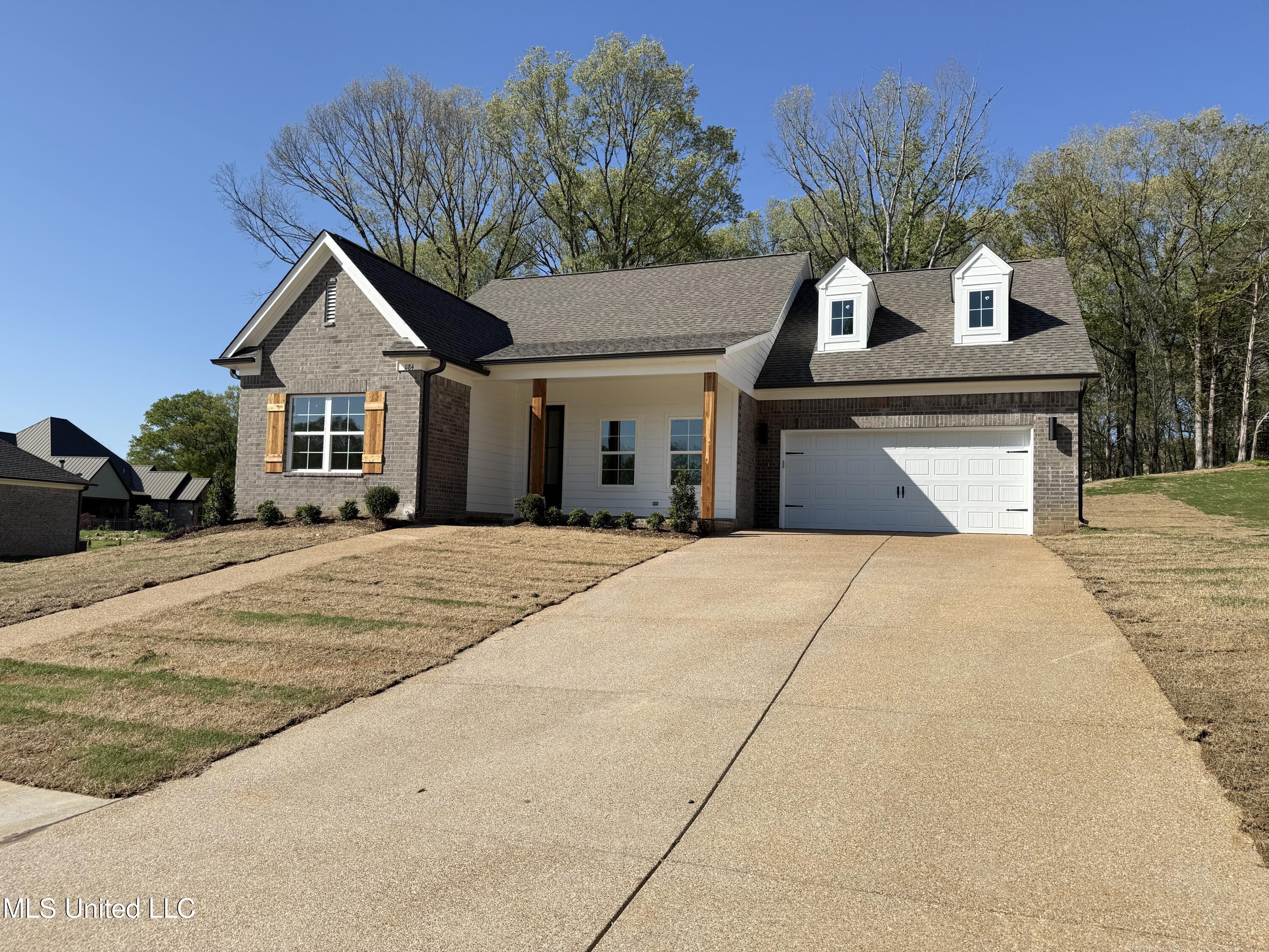 1184 Creekside Lane, Hernando, Mississippi image 1