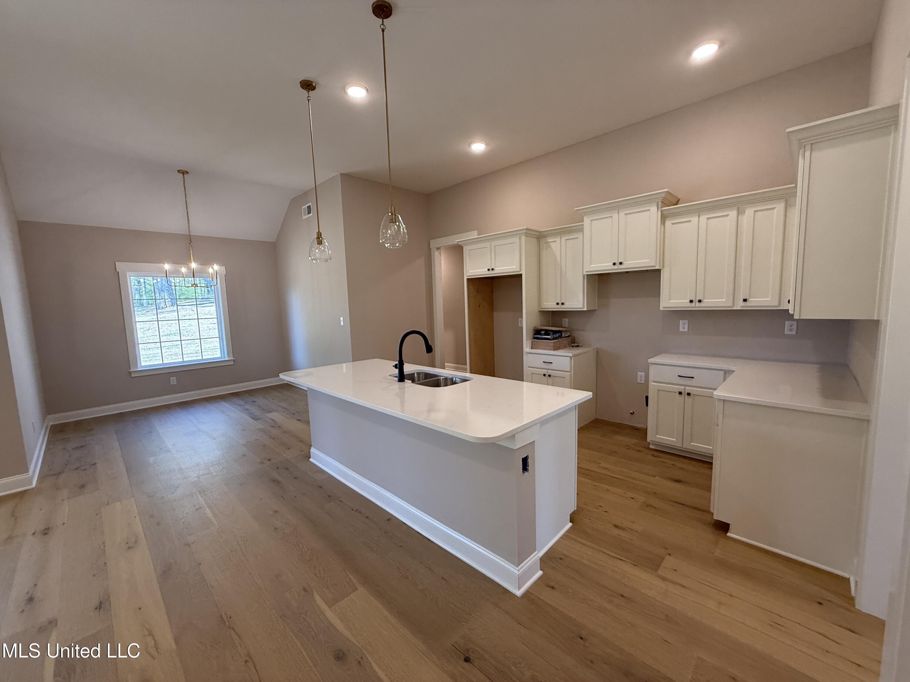 1184 Creekside Lane, Hernando, Mississippi image 8