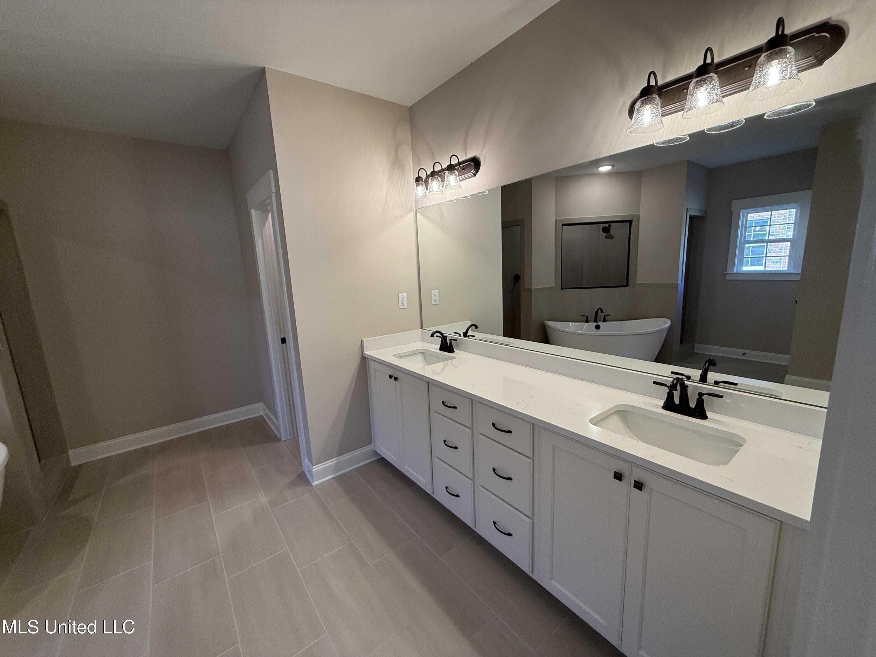 1184 Creekside Lane, Hernando, Mississippi image 21