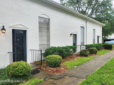 Condo For Sale - 5025 Wayneland Drive<br/> Jackson, MS 39211