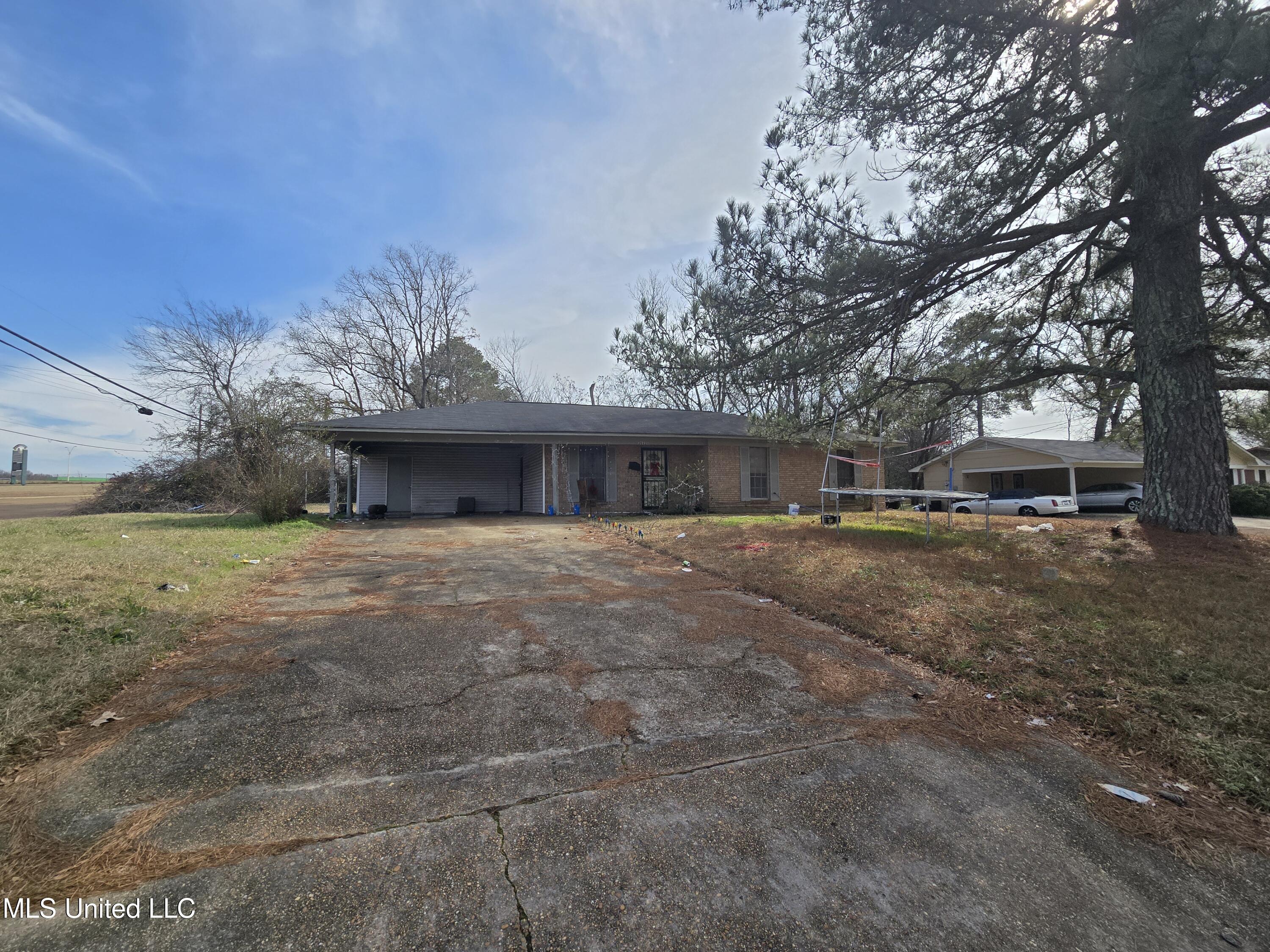 2022 Chandler Drive, Jackson, Mississippi image 1