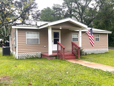 Homes For Sale - 1119 E Canal Street<br/> Pearl River County, Picayune, MS 39466