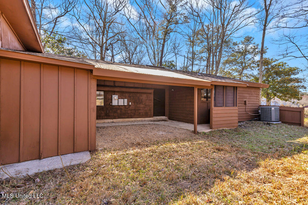 8305 Pine Cone Drive, Gautier, Mississippi image 40