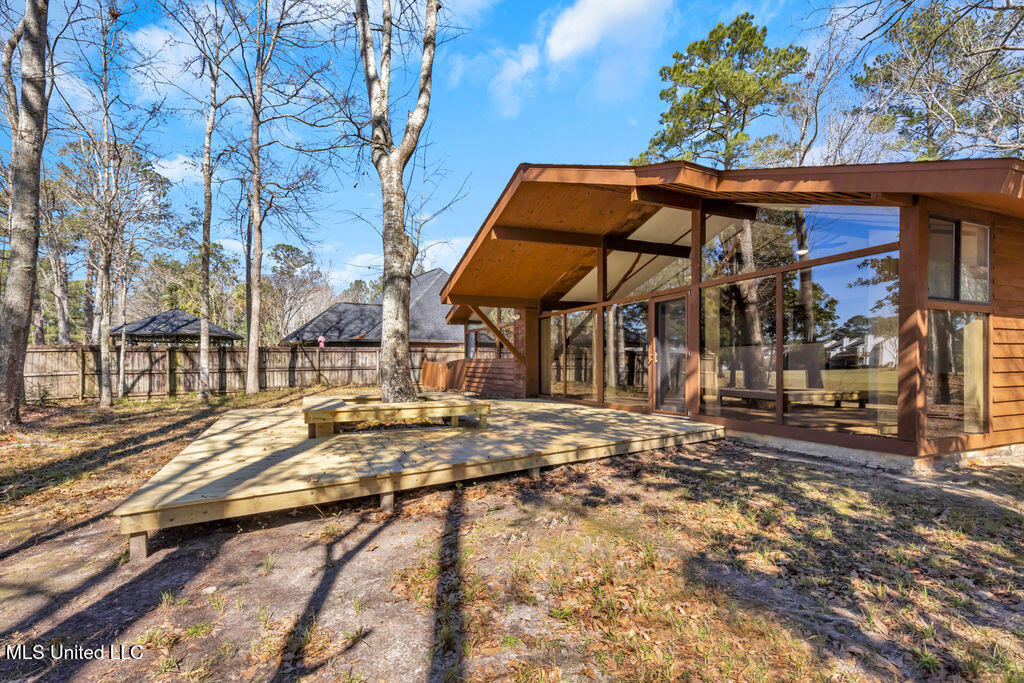 8305 Pine Cone Drive, Gautier, Mississippi image 33