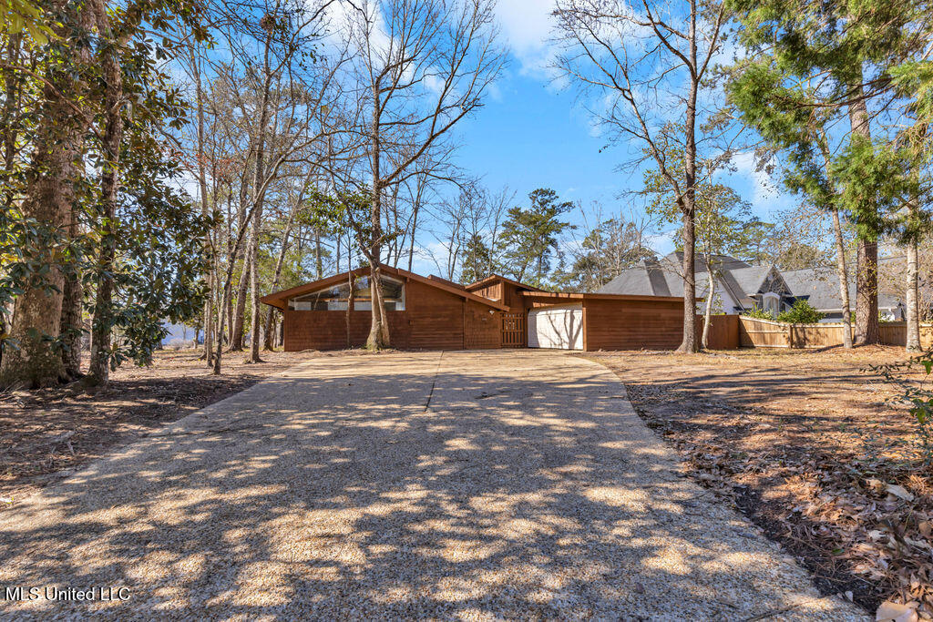 8305 Pine Cone Drive, Gautier, Mississippi image 35