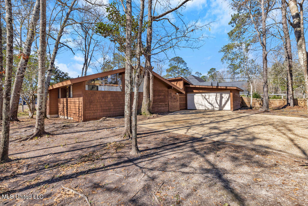 8305 Pine Cone Drive, Gautier, Mississippi image 38