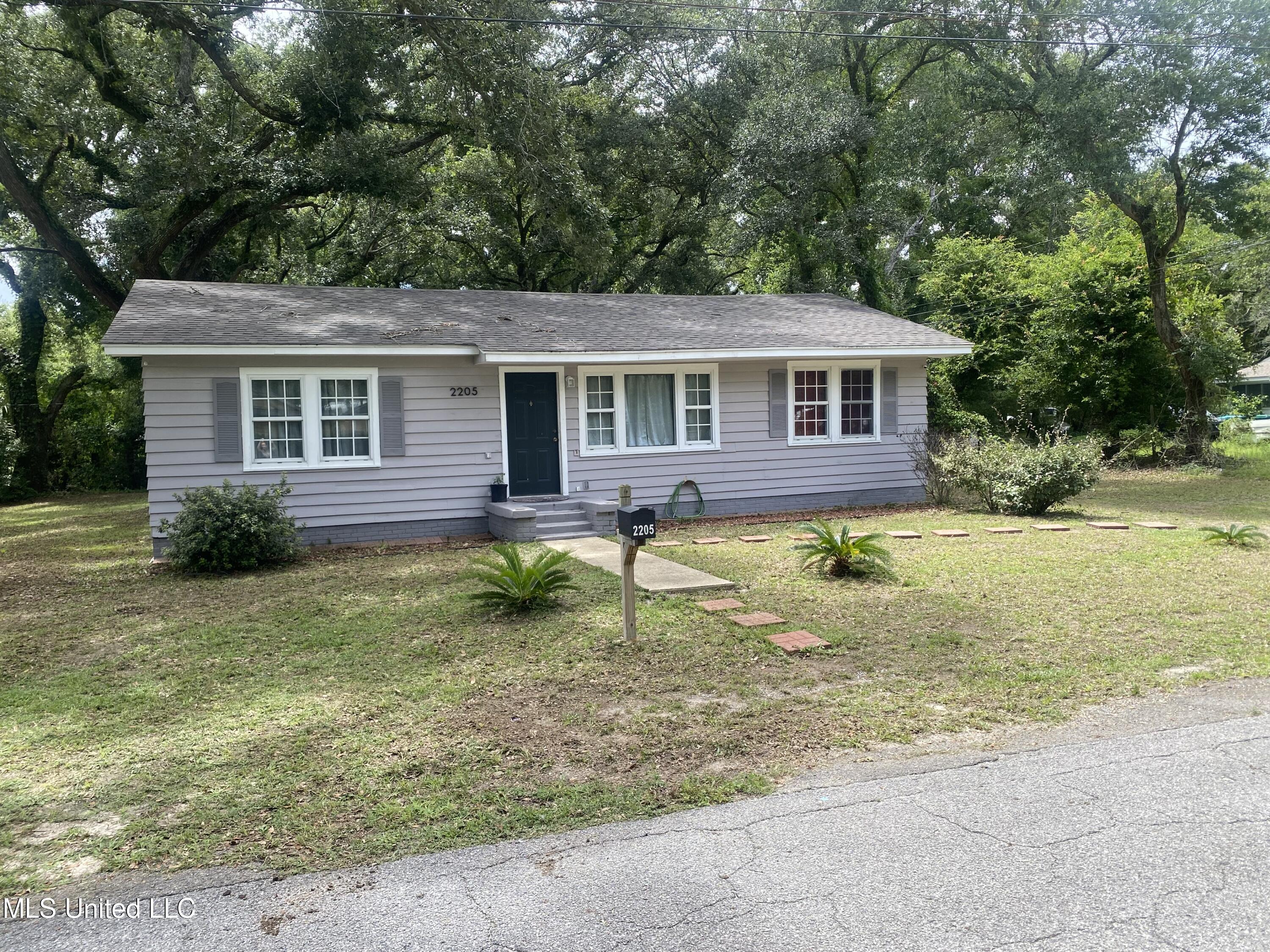 2205 Oak Avenue, Gulfport, Mississippi image 1