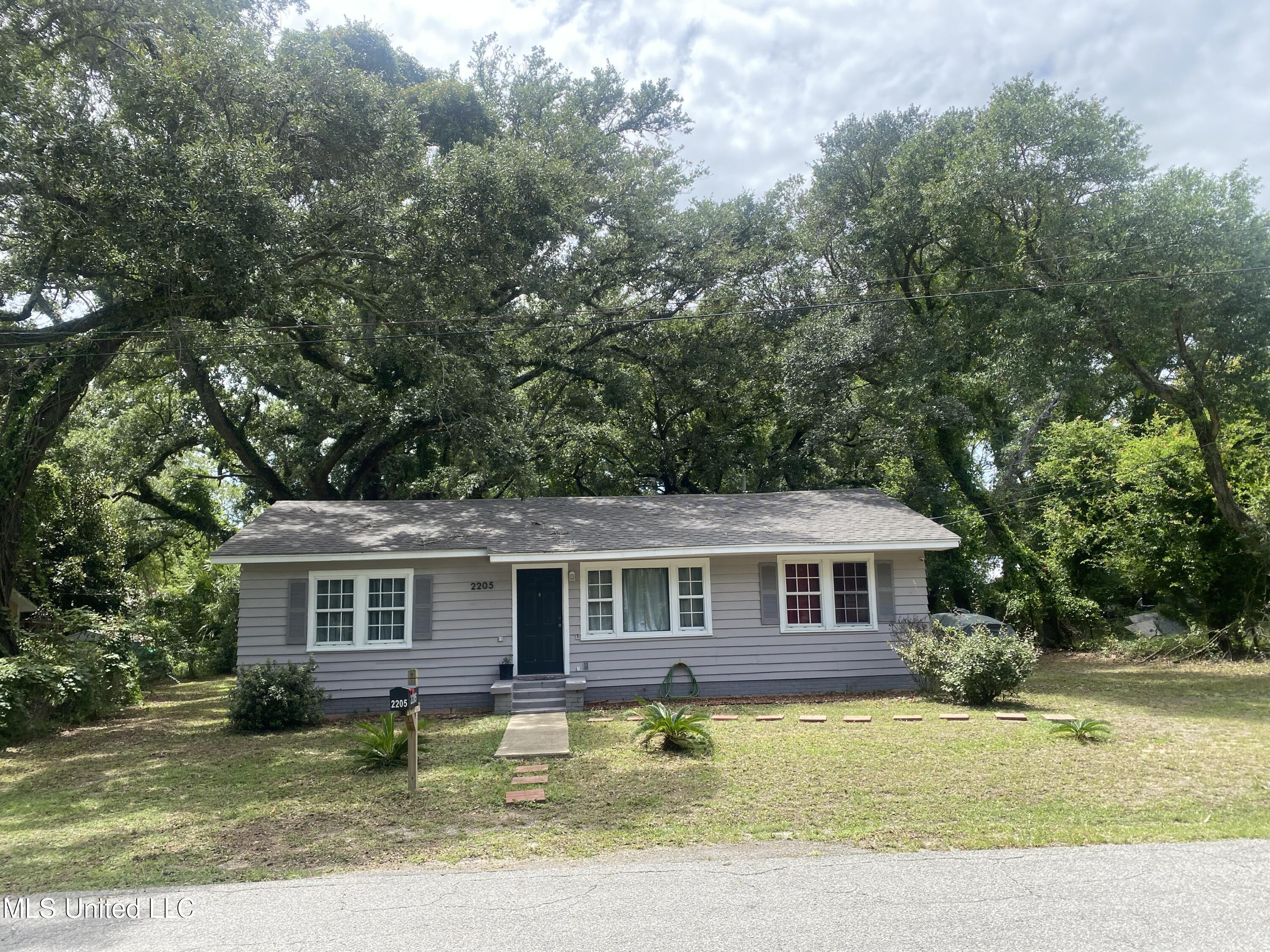 2205 Oak Avenue, Gulfport, Mississippi image 2