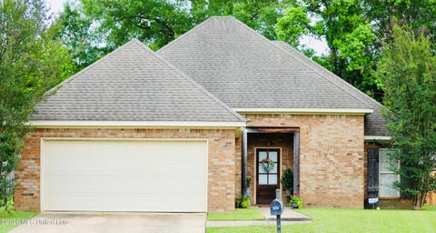 Homes For Sale - 104 Silver Ridge Lane<br/> Pearl, MS 39208