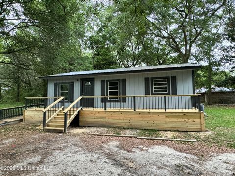 Homes For Sale - 2708 E 24th Street<br/> Pascagoula, MS 39581