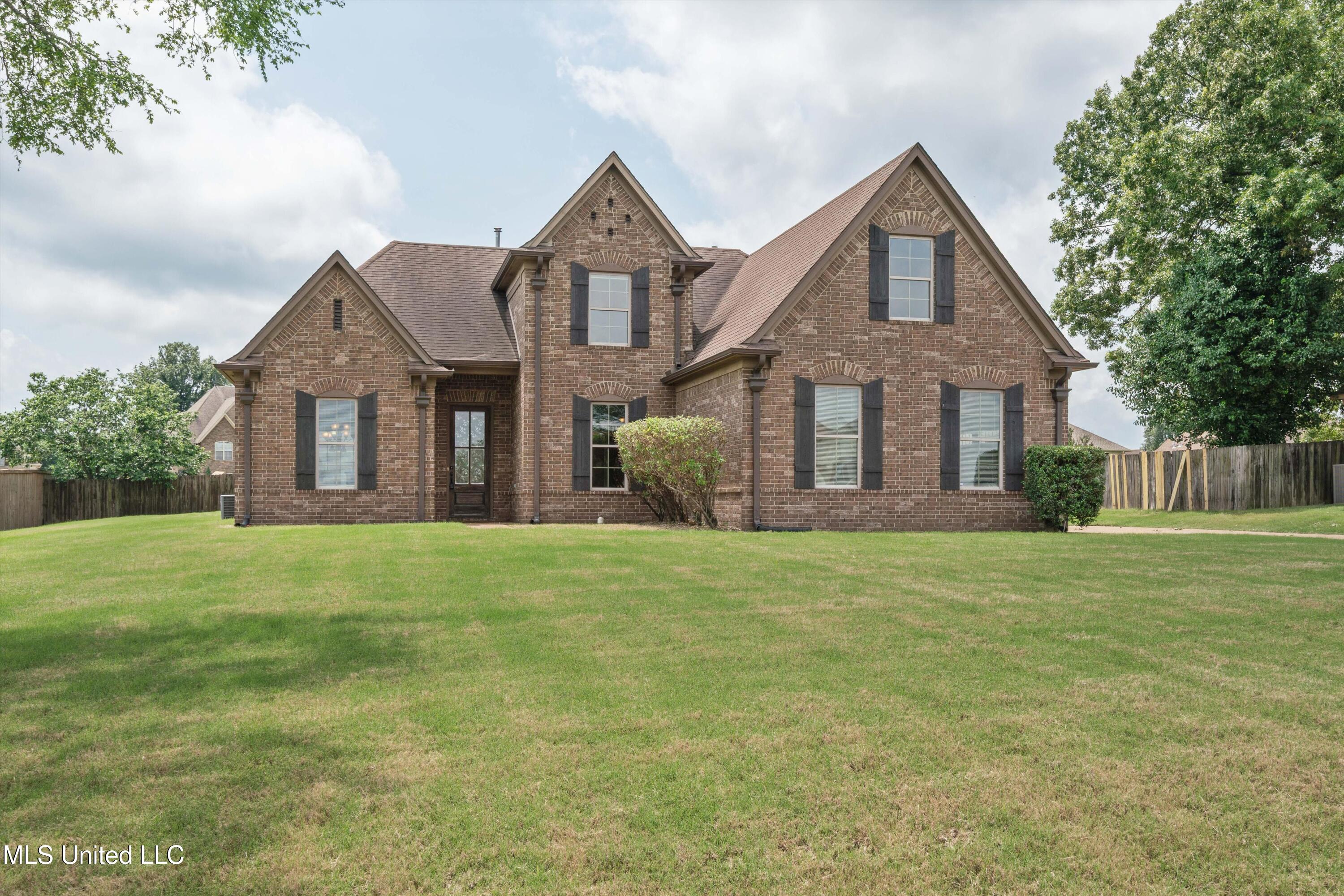 4913 Deer Run Road, Olive Branch, Mississippi image 1