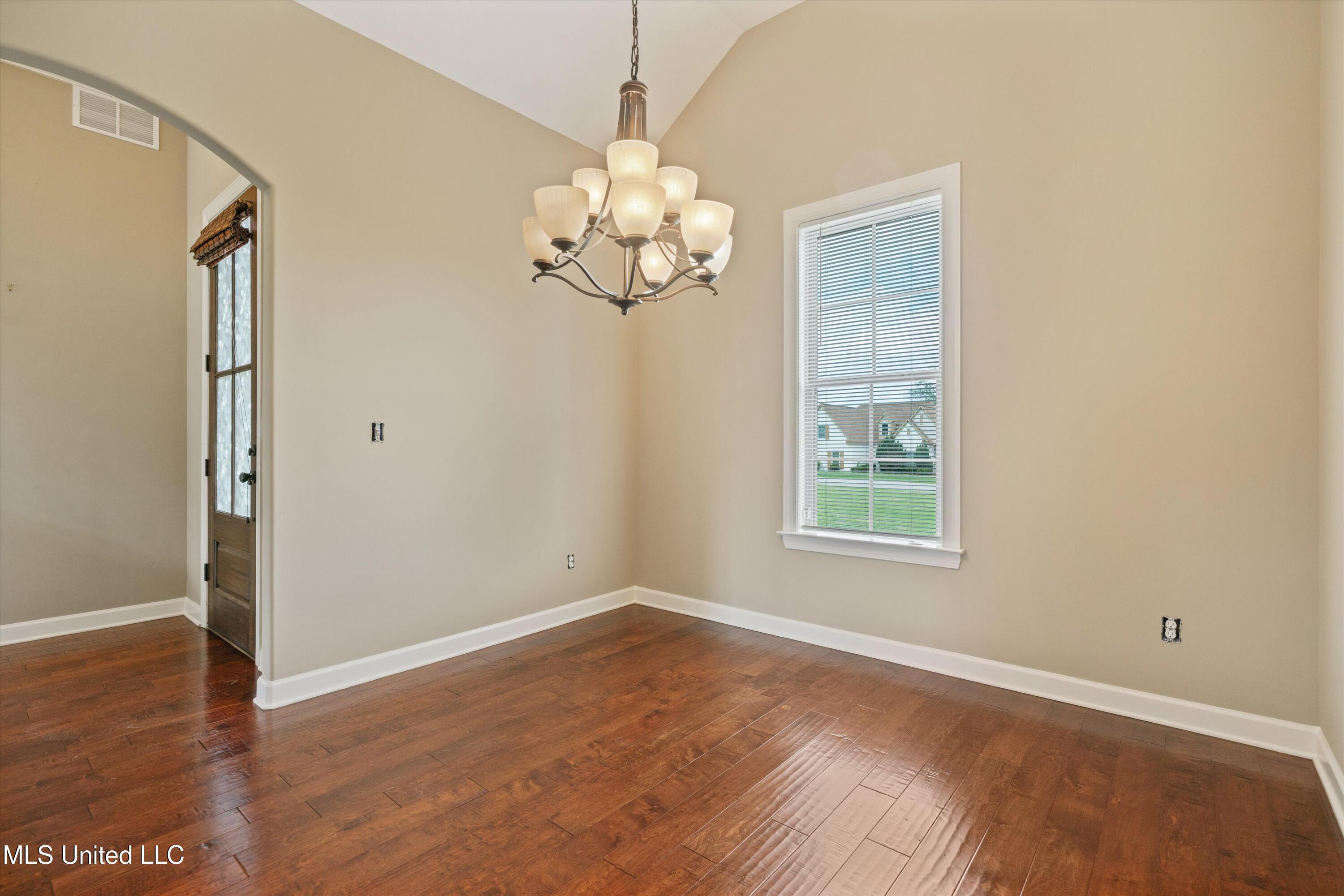 4913 Deer Run Road, Olive Branch, Mississippi image 8
