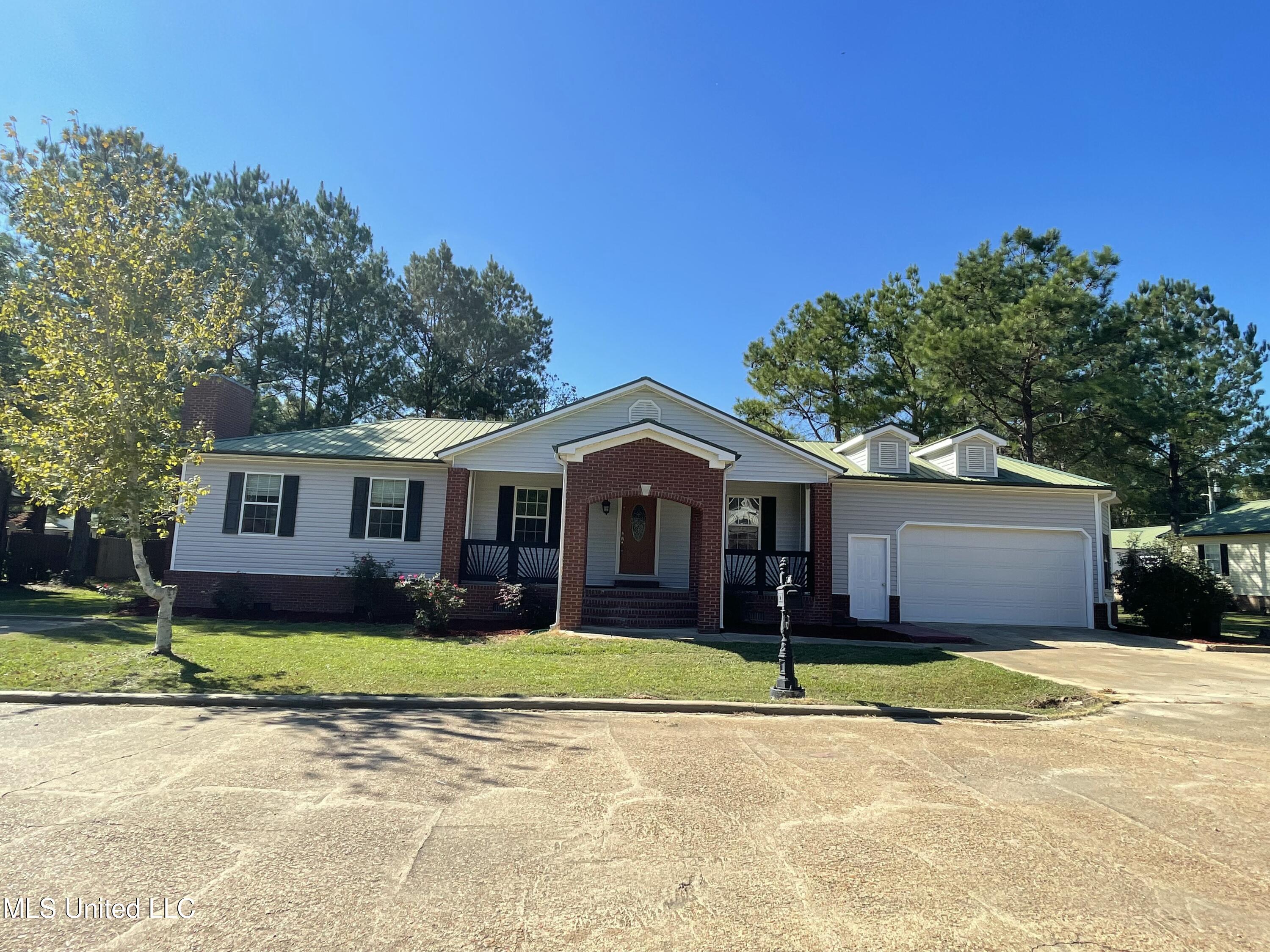 112 Ashwood Drive, Starkville, Mississippi image 1