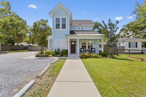 Homes For Sale - 207 Dewey Avenue<br/> Ocean Springs, MS 39564