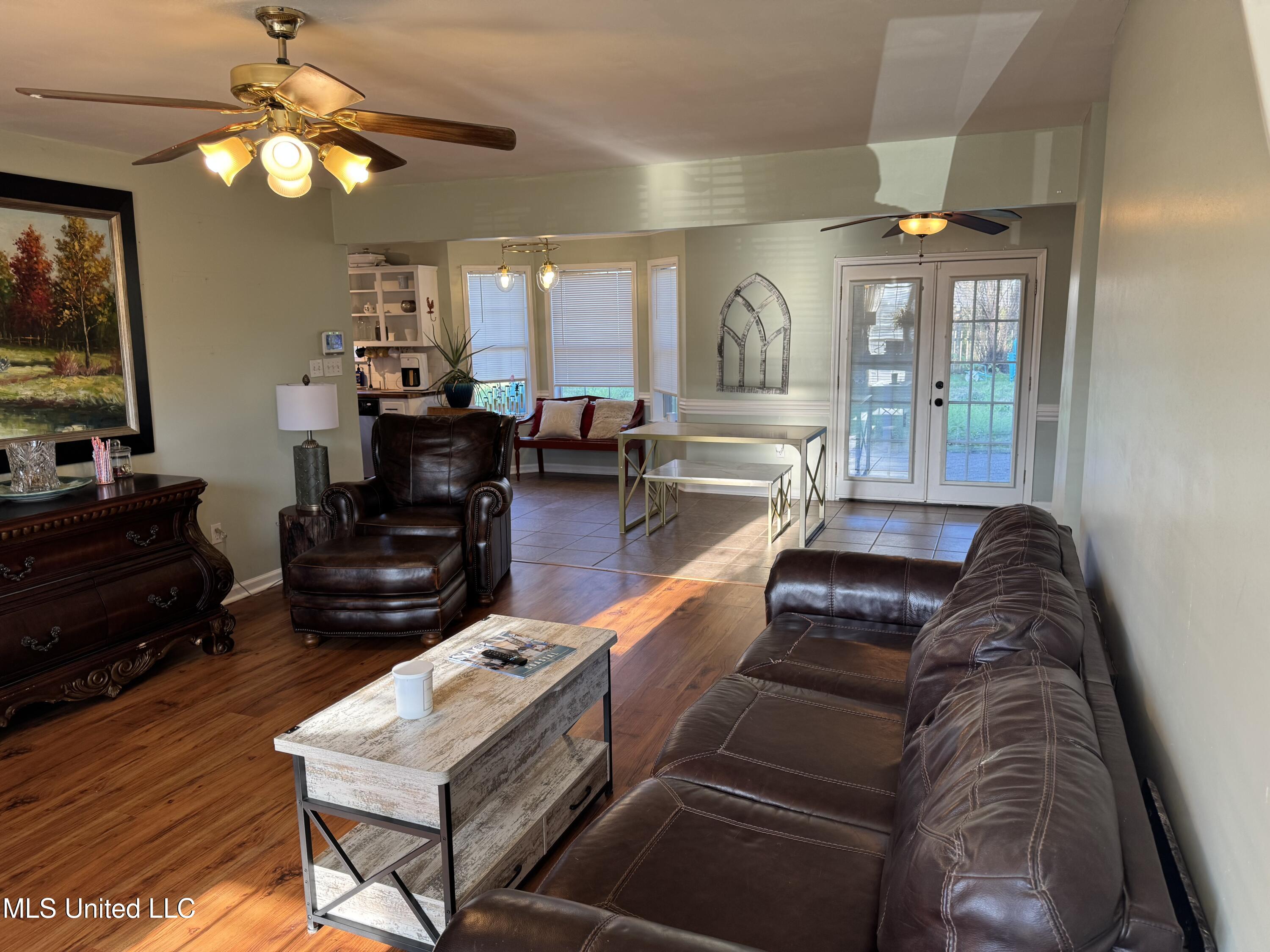 9416 E Geneva Loop, Olive Branch, Mississippi image 4