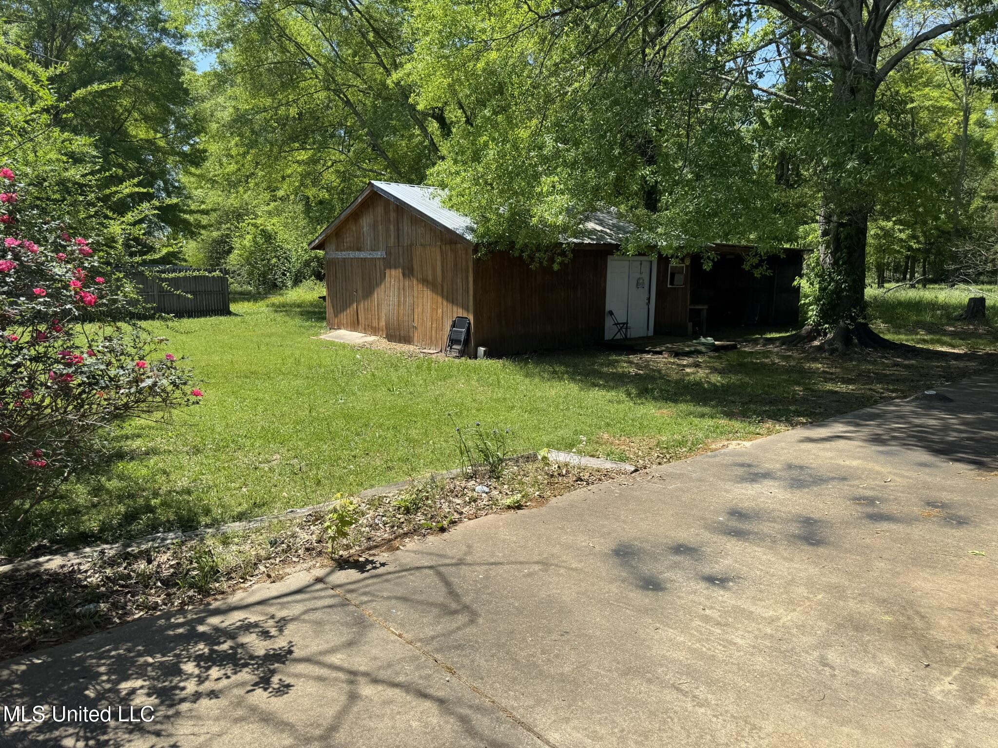 605 Old Canton Road, Carthage, Mississippi image 4