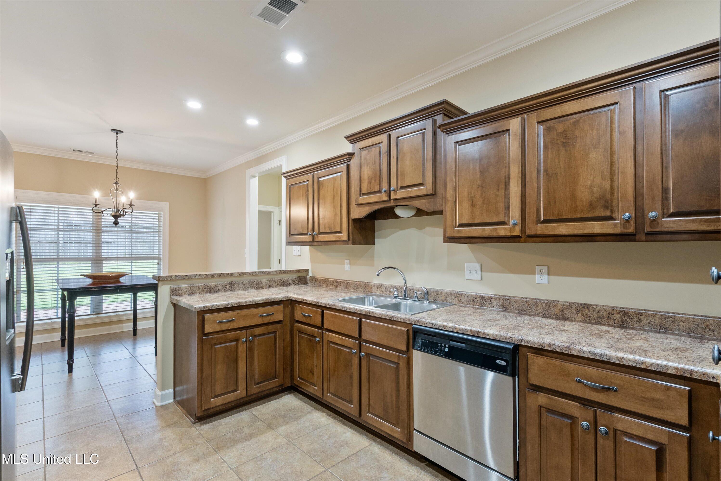 3362 Valley Crest Drive, Southaven, Mississippi image 10