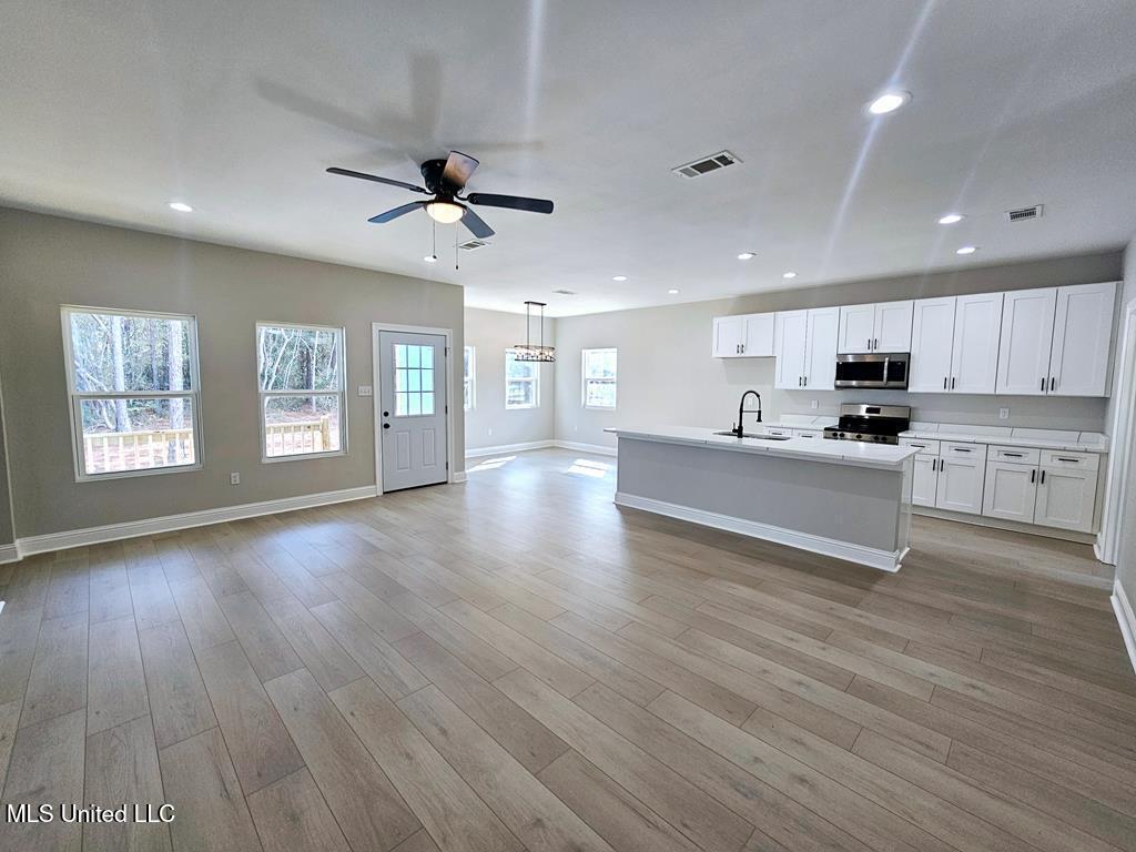 1717 E Lakeshore Drive, Carriere, Mississippi image 2