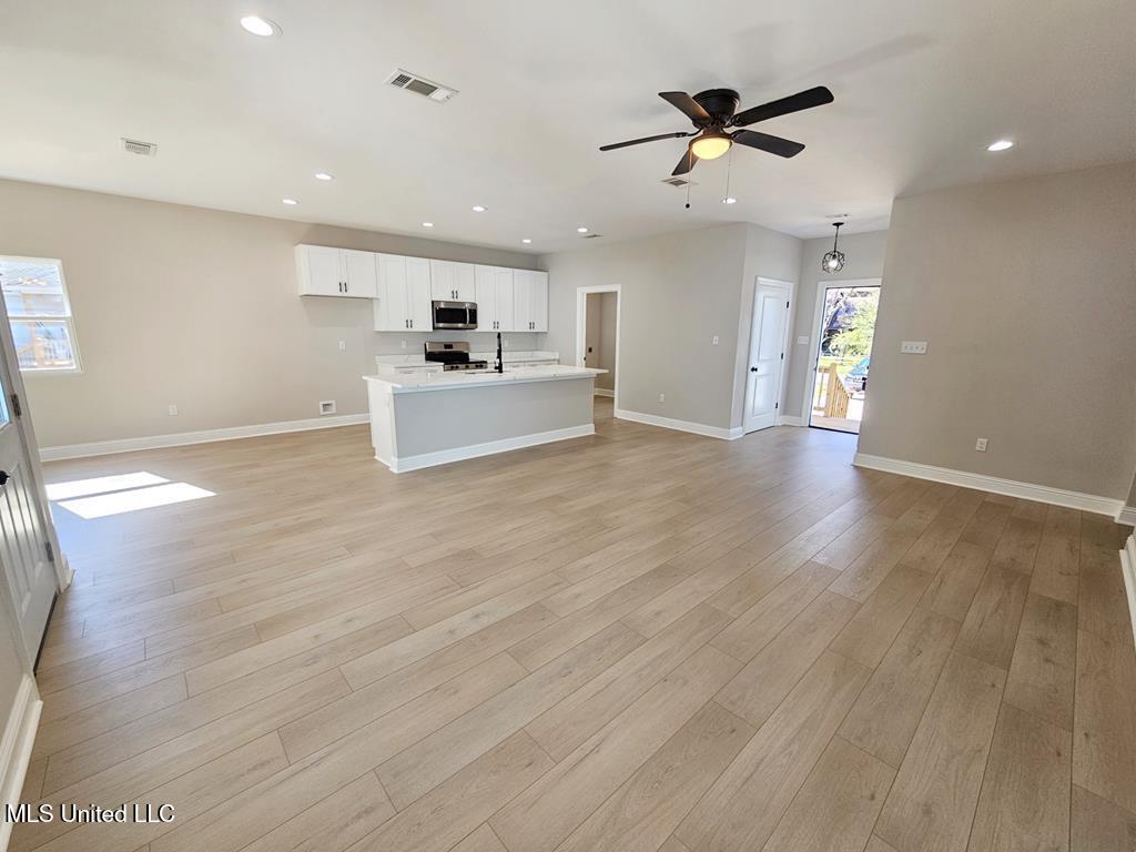 1717 E Lakeshore Drive, Carriere, Mississippi image 3