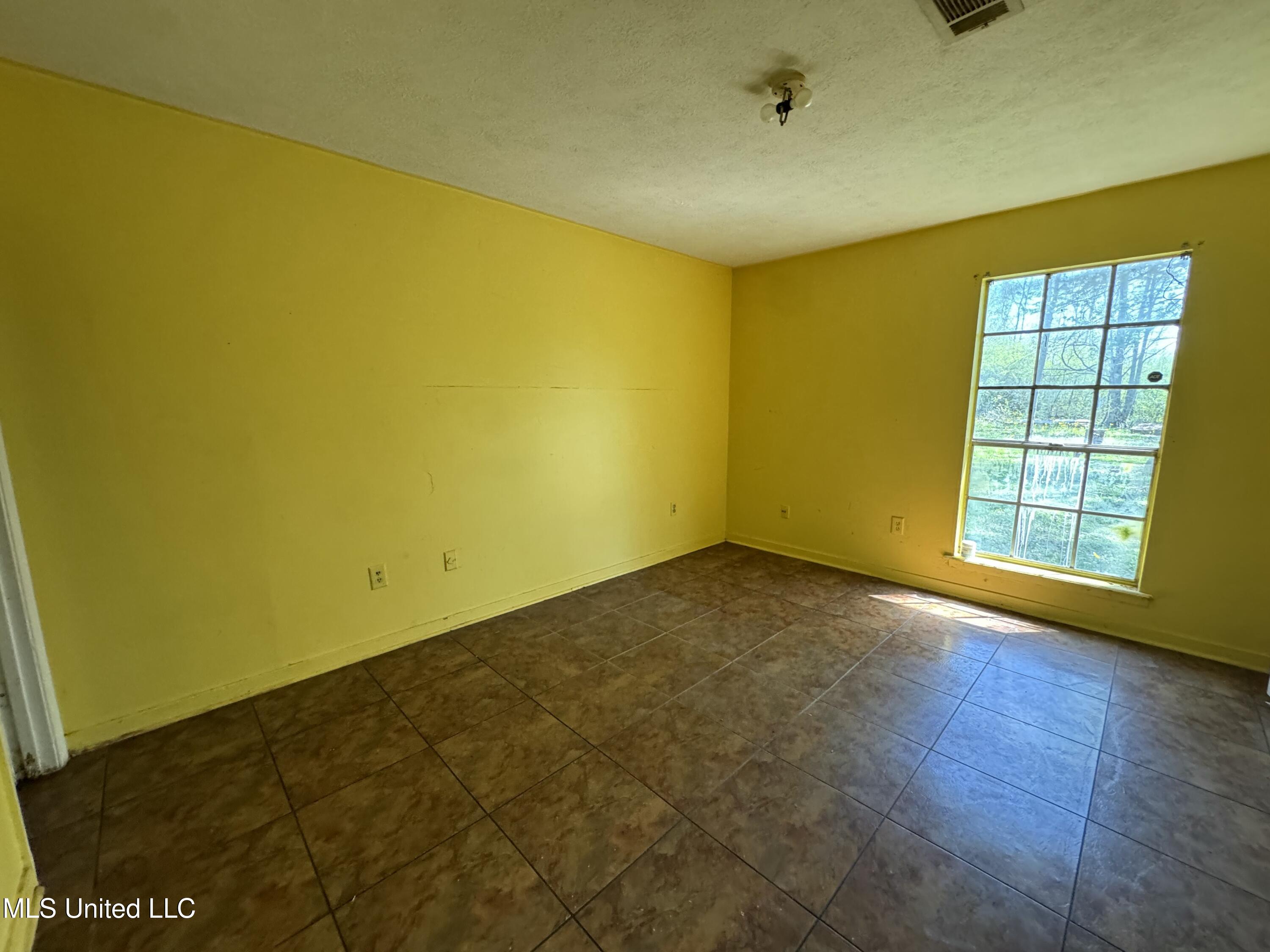 235 Ramada Circle, Jackson, Mississippi image 5