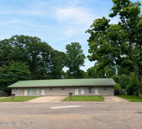 Homes For Sale - 101 5th Avenue<br/> Simpson County, Magee, MS 39111
