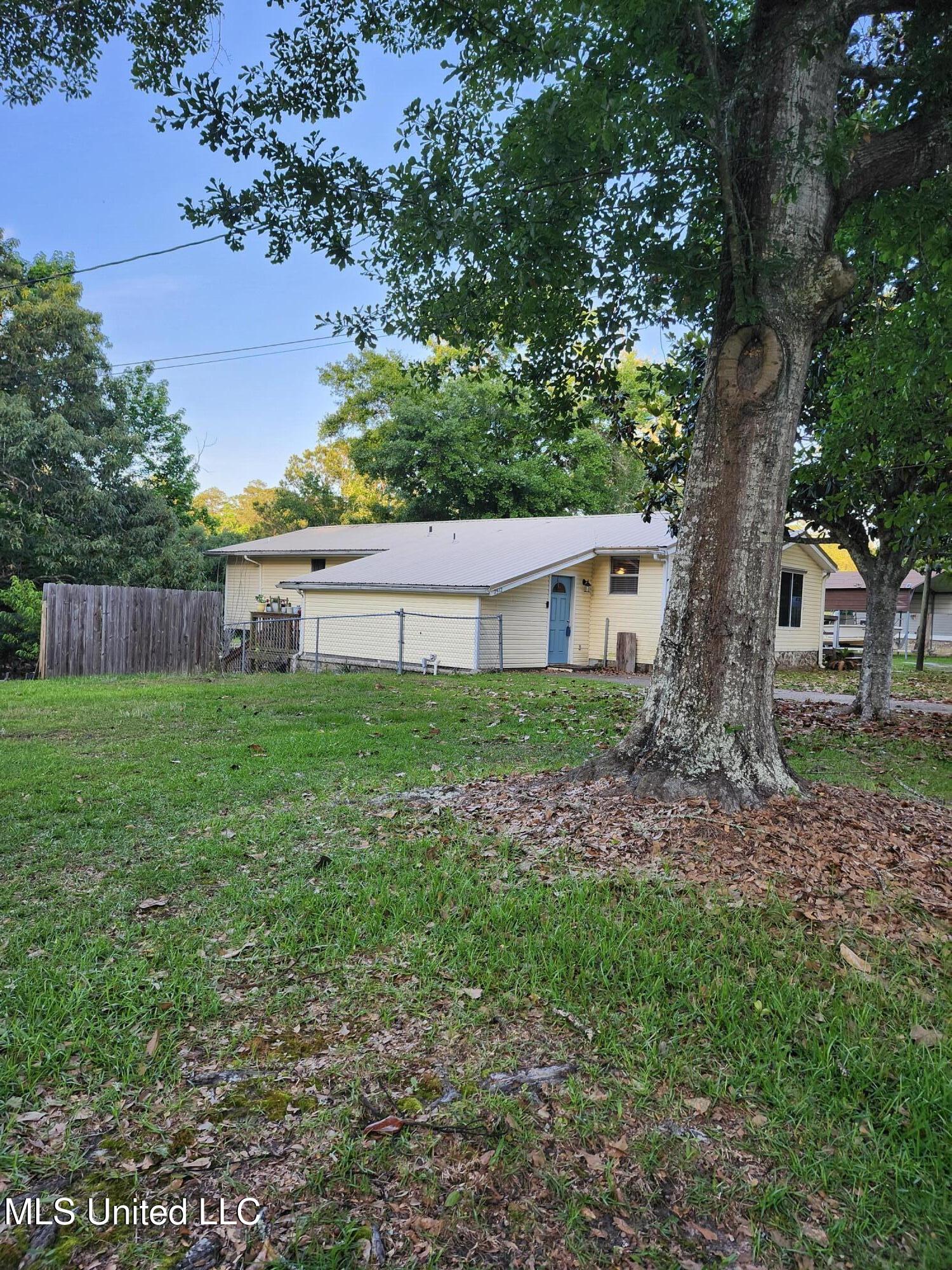 2512 Bahama Drive, Gautier, Mississippi image 2