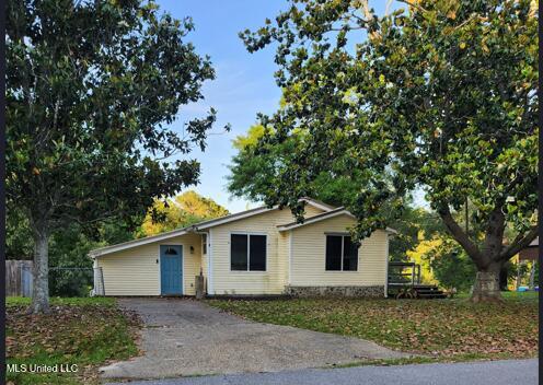 2512 Bahama Drive, Gautier, Mississippi image 1