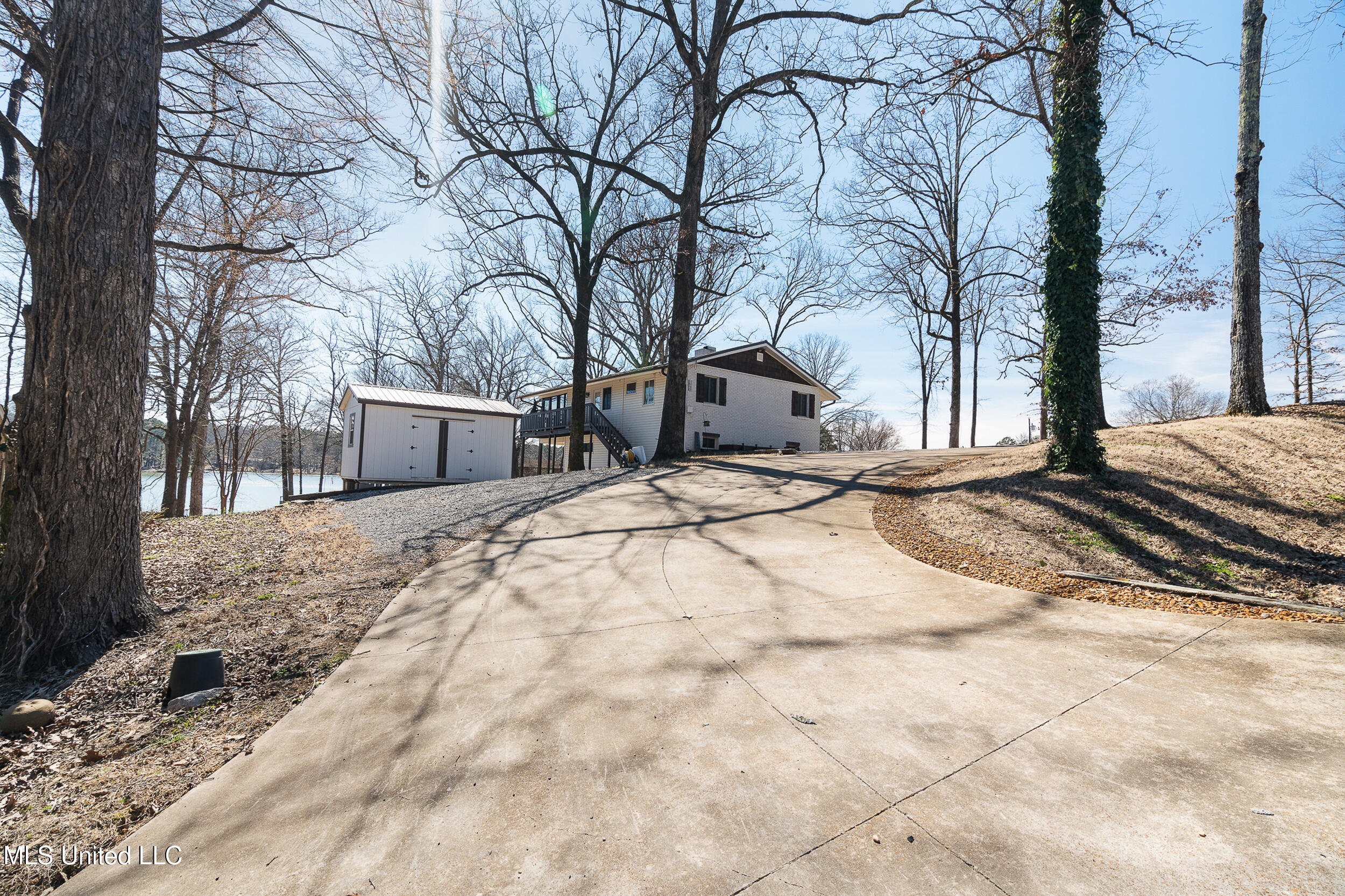 1005 N Thunderbird Drive, Hernando, Mississippi image 30