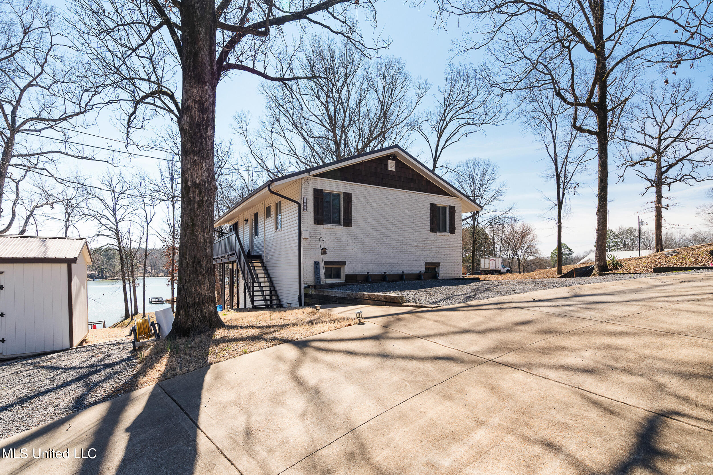 1005 N Thunderbird Drive, Hernando, Mississippi image 32