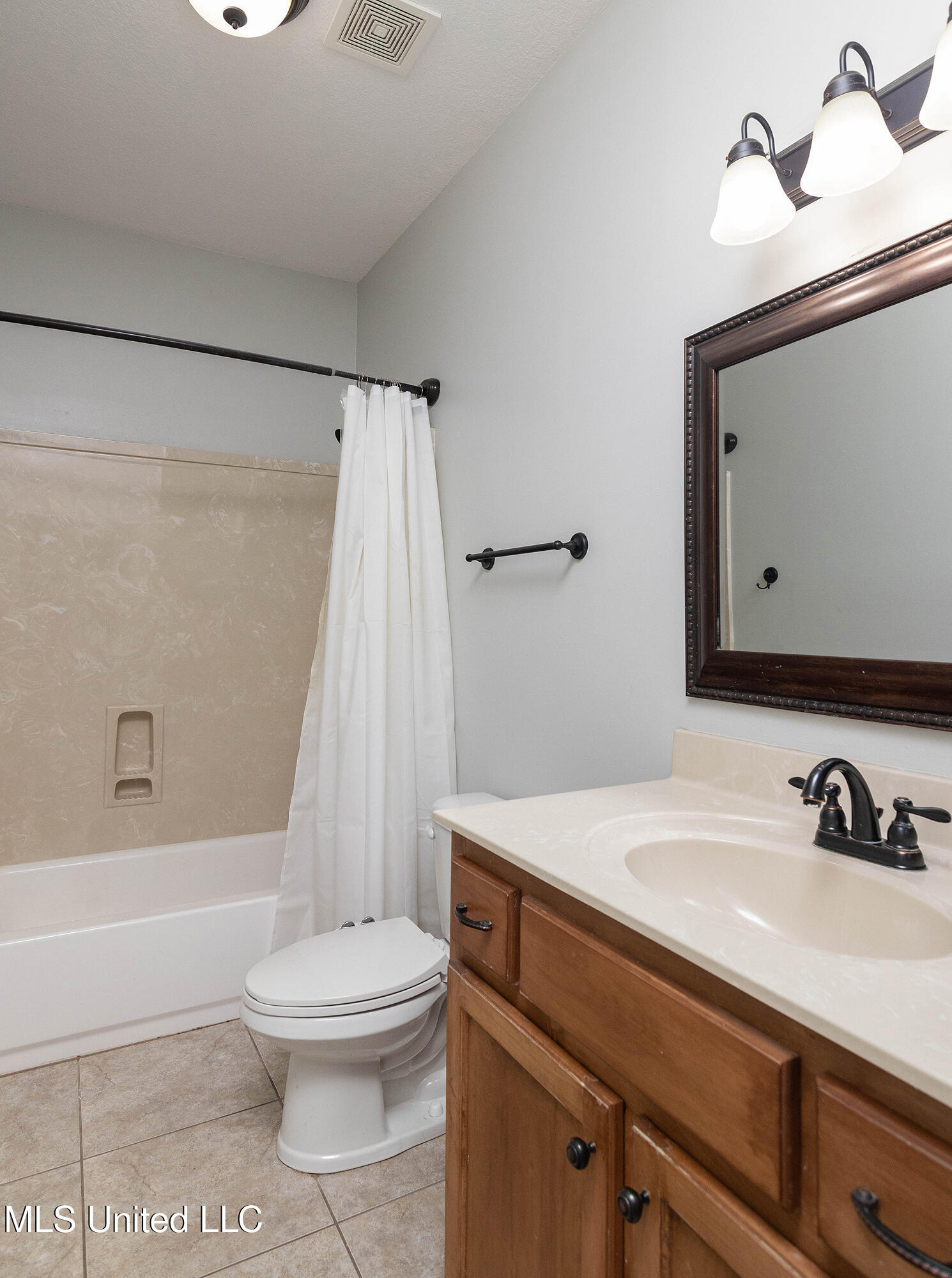1390 E Lake Front Drive, Hernando, Mississippi image 17