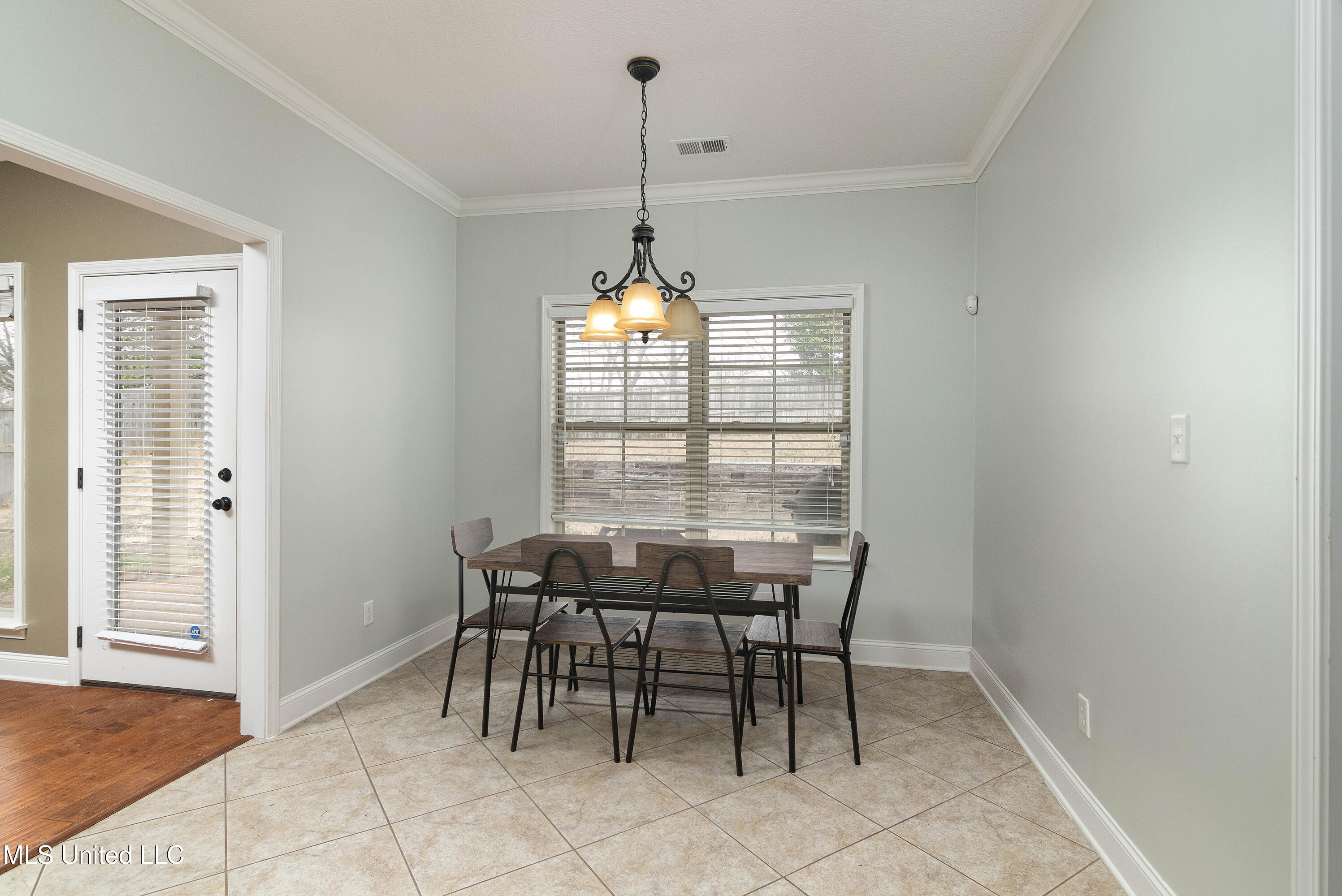 1390 E Lake Front Drive, Hernando, Mississippi image 9