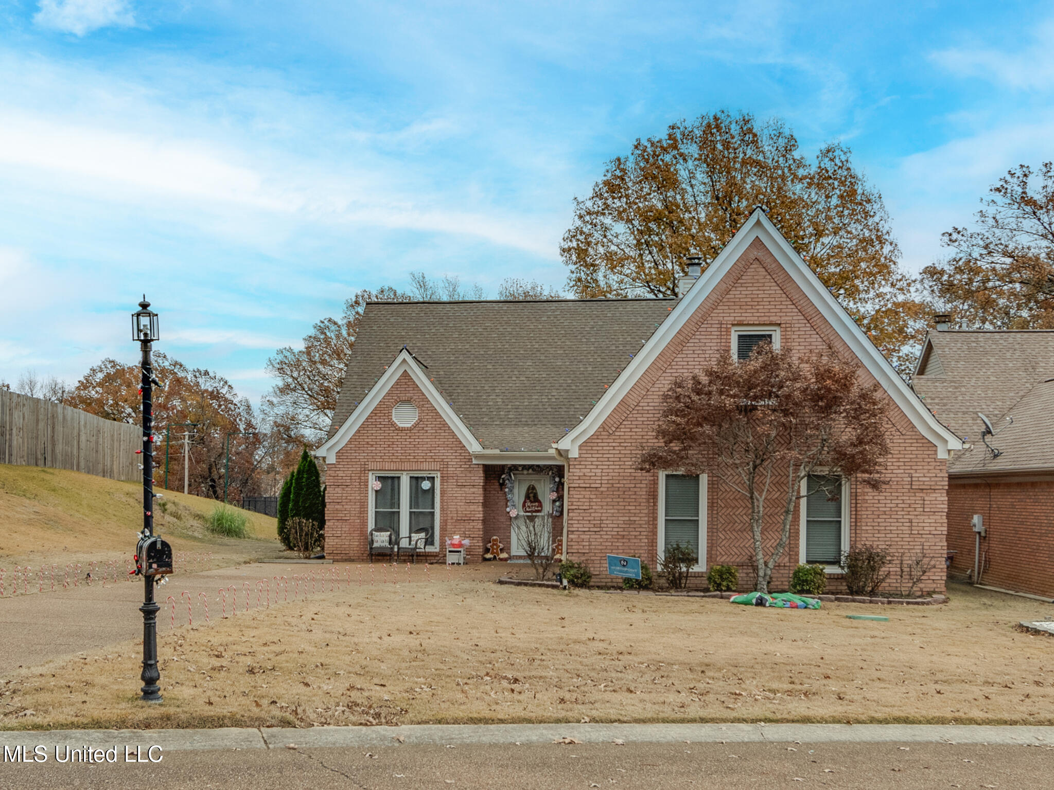 676 Fairway Trail, Hernando, Mississippi image 2