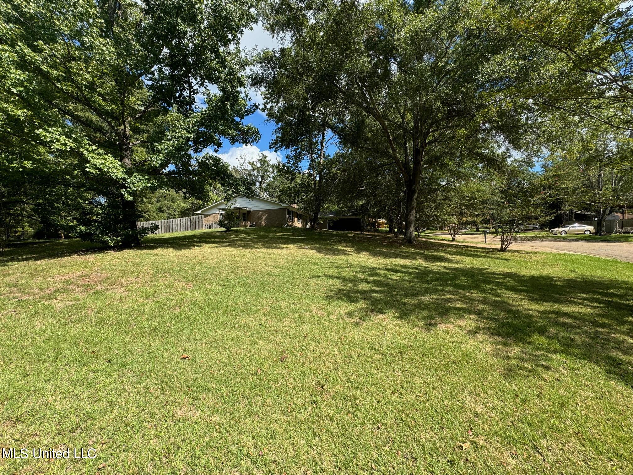 1201 Manchester Drive, Clinton, Mississippi image 4