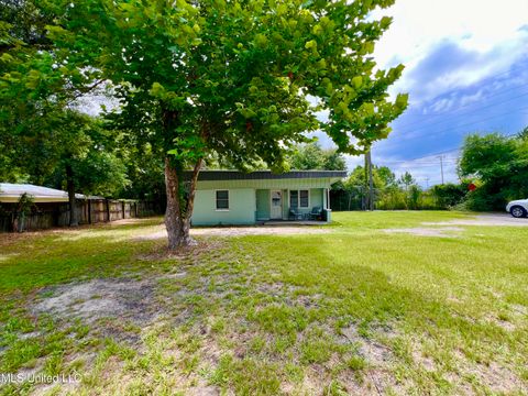 Single Family Residence in Gulfport MS 100 25th Street 3.jpg