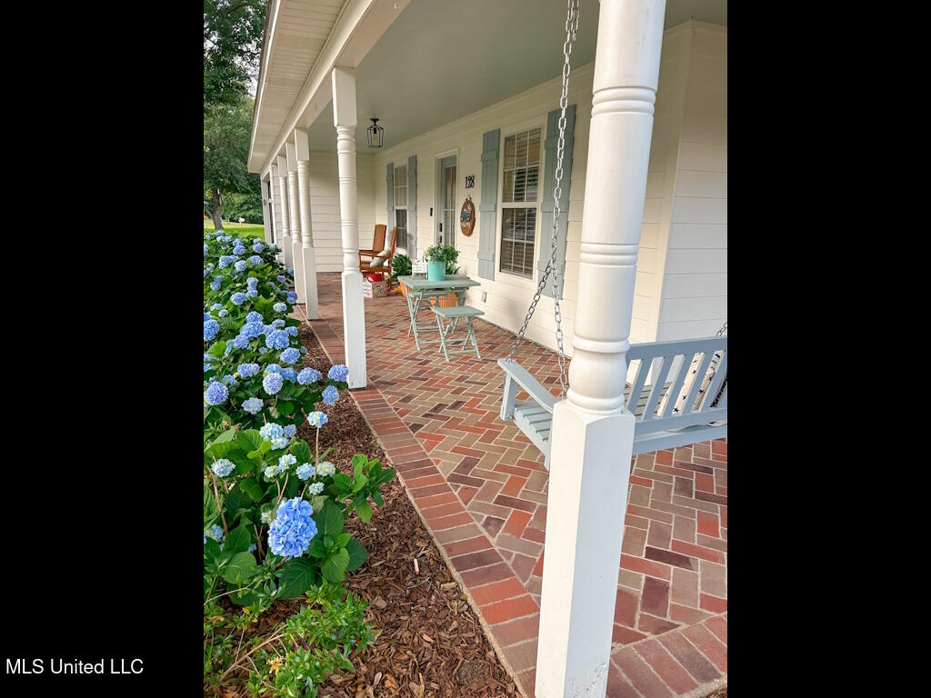 128 Reynolds Circle, Ocean Springs, Mississippi image 3