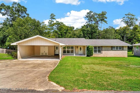 Homes For Sale - 802 N Boley Drive<br/> Picayune, MS 39466