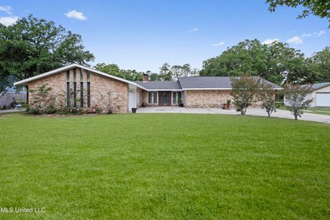 Single Family Residence in Ocean Springs MS 105 St. Andrews Drive.jpg