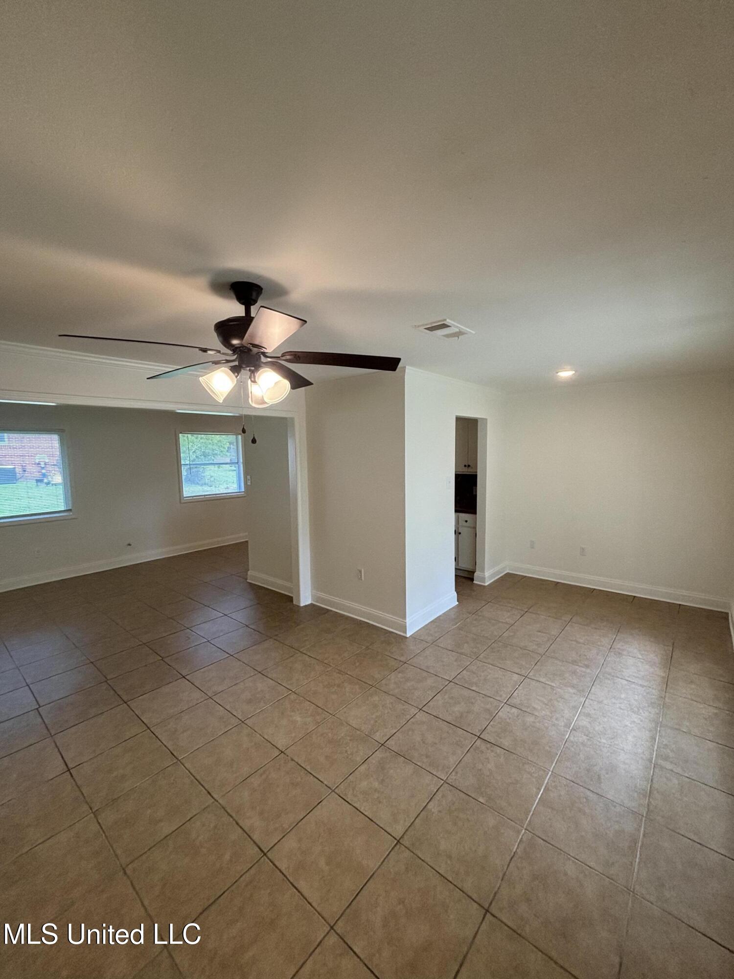 230 Greenbriar Circle, Holly Springs, Mississippi image 7