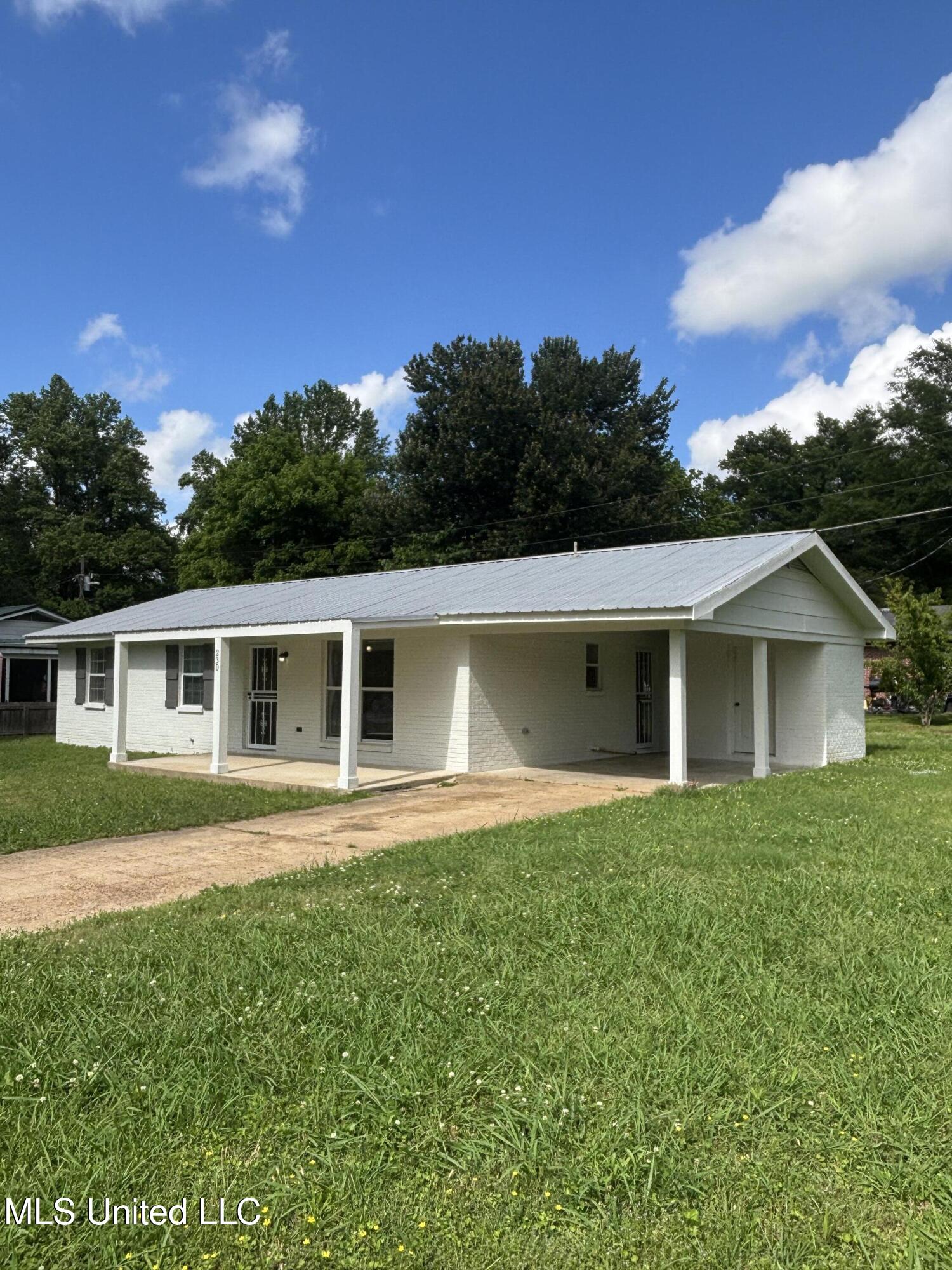 230 Greenbriar Circle, Holly Springs, Mississippi image 2