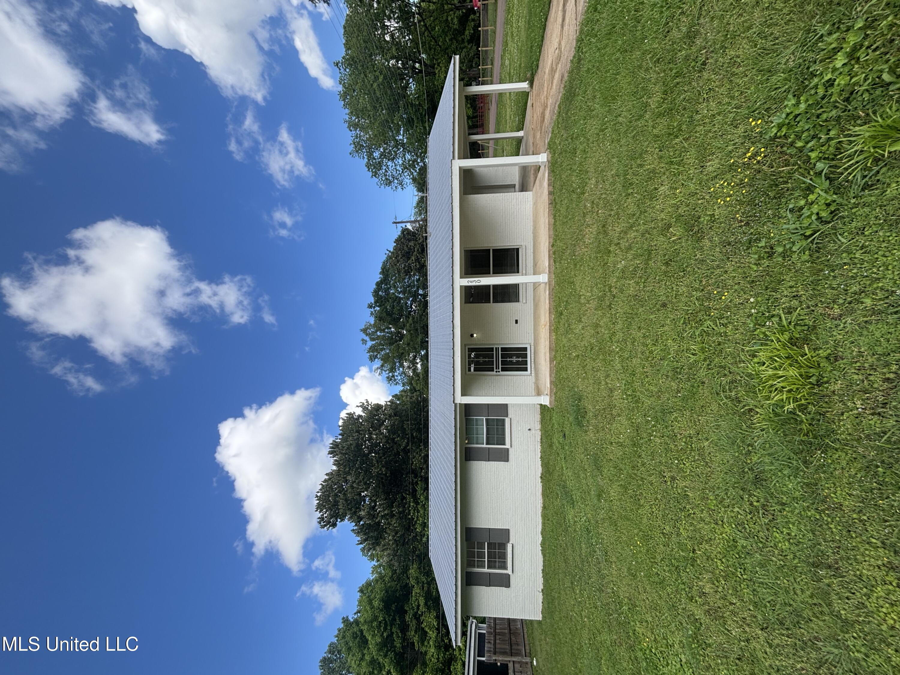 230 Greenbriar Circle, Holly Springs, Mississippi image 1