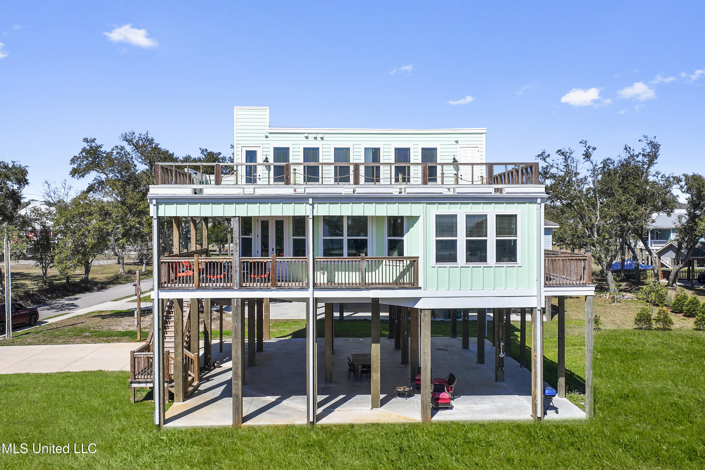 218 West Avenue, Long Beach, Mississippi image 1