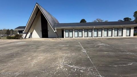 Homes For Sale - 818 Marion Boulevard<br/> Scott County, Forest, MS 39074