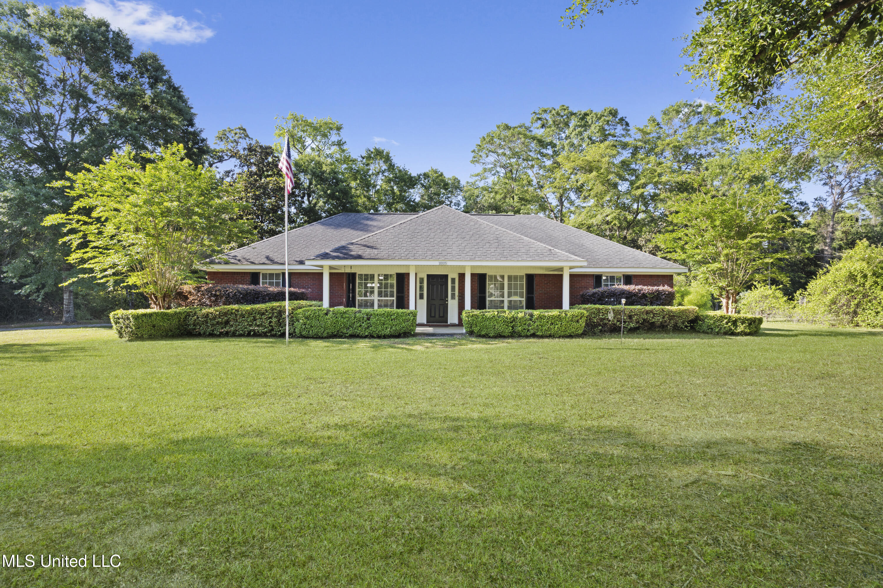 2005 Montcliff Drive, Vancleave, Mississippi image 1