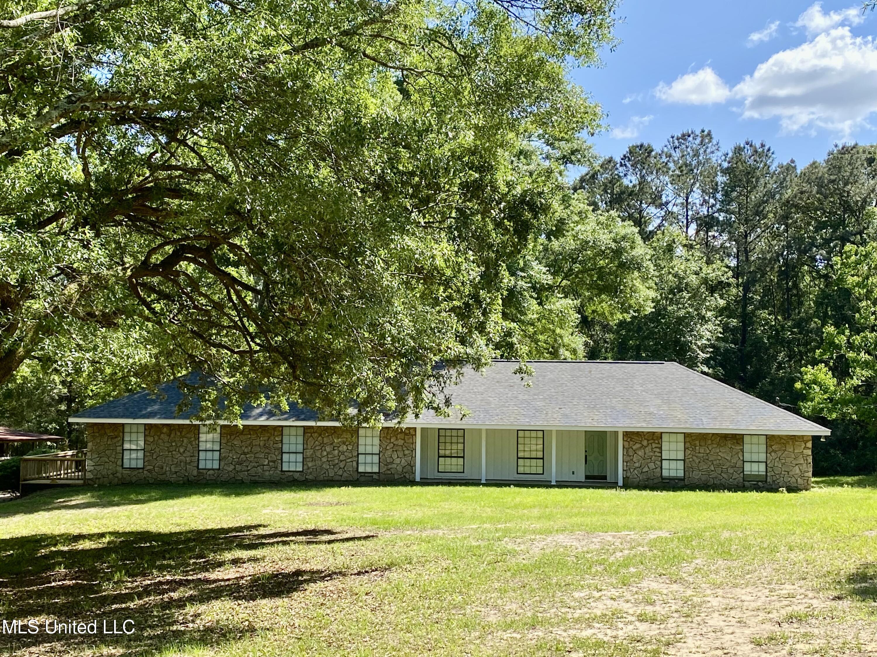256 Lake David Drive, Picayune, Mississippi image 2