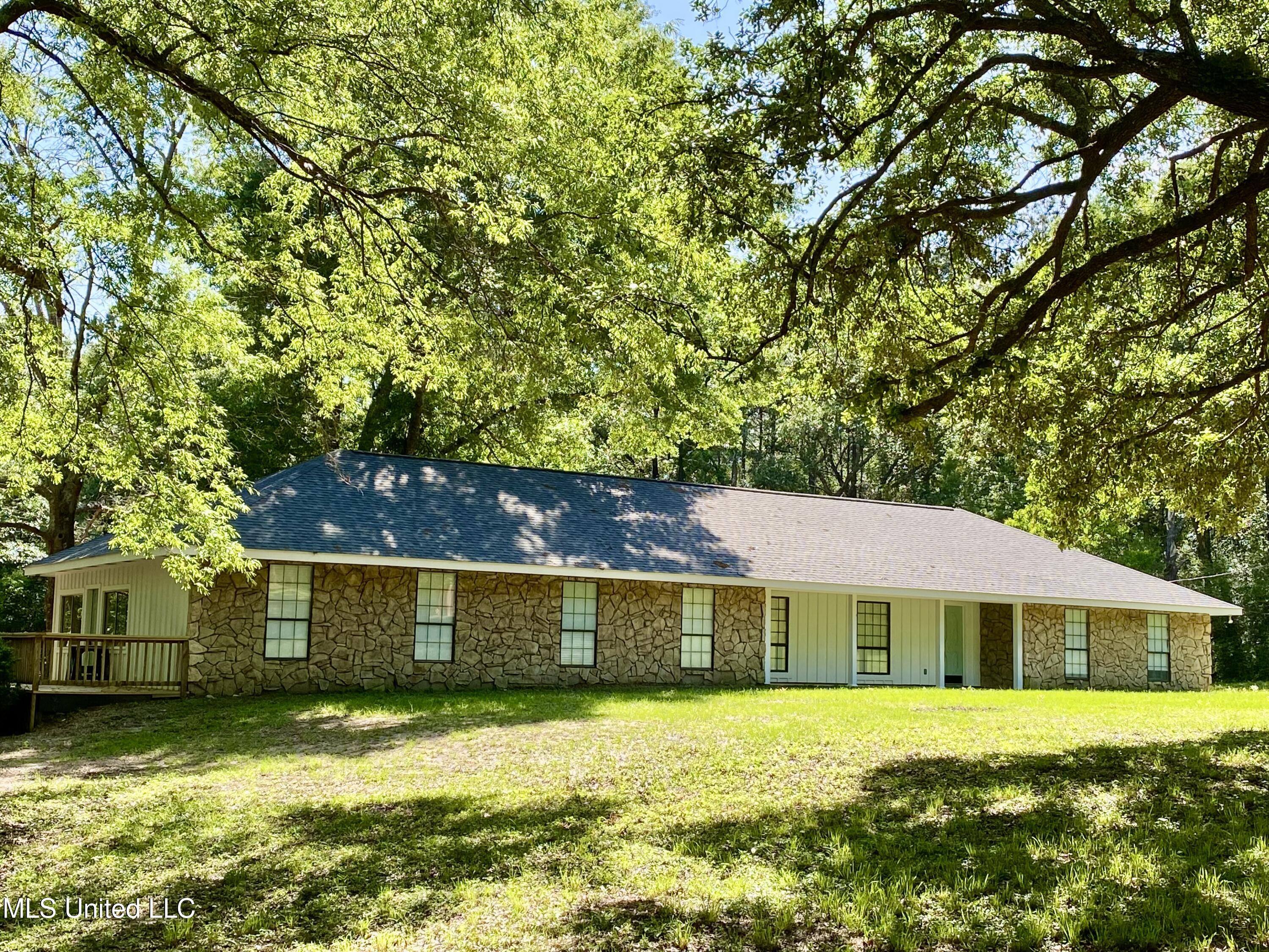 256 Lake David Drive, Picayune, Mississippi image 1