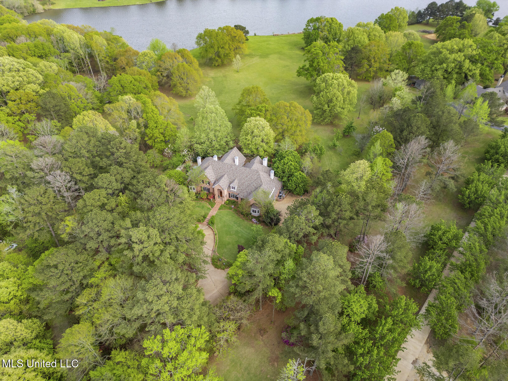 136 Swan Sea Lane, Madison, Mississippi image 2