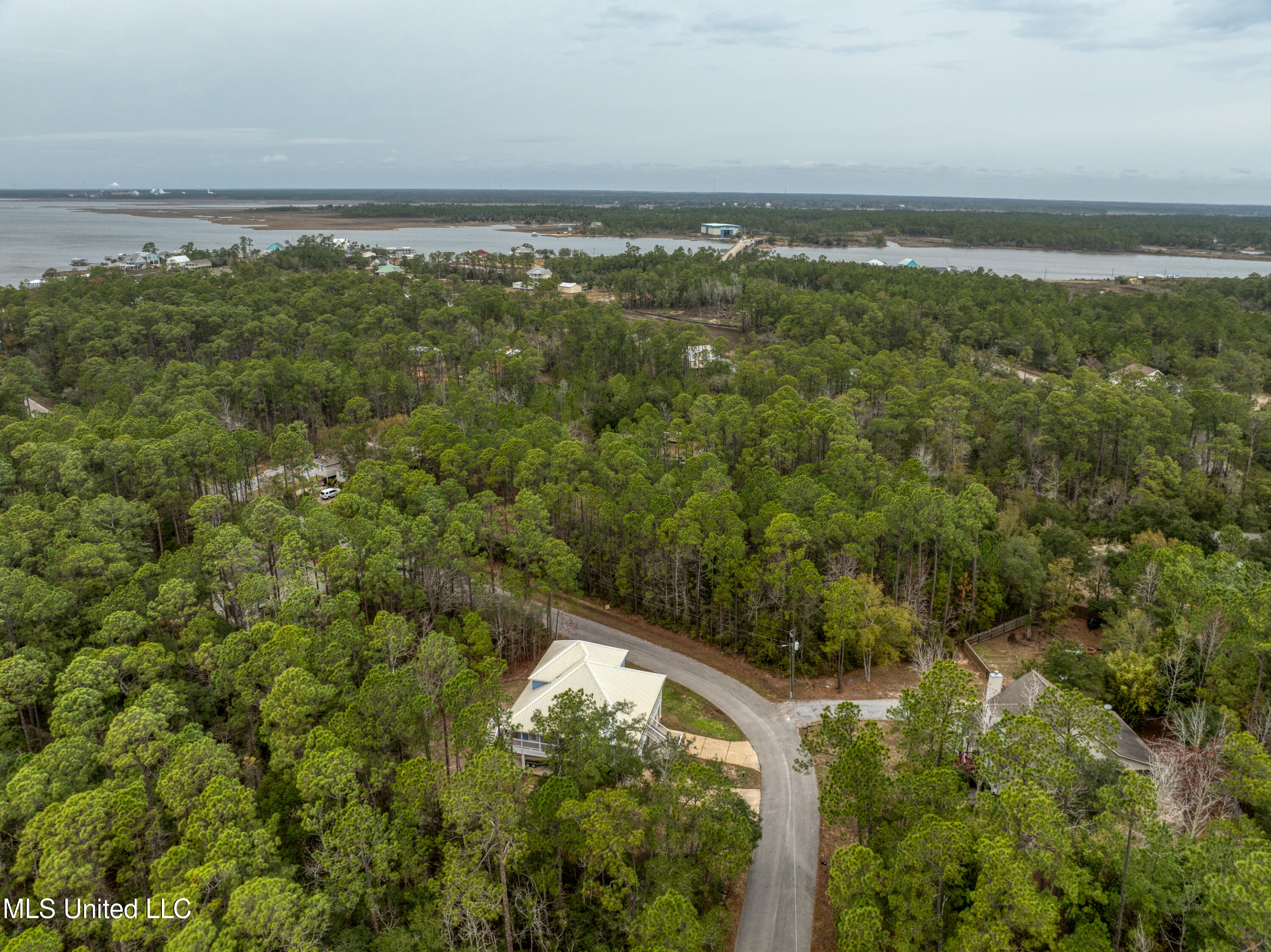 103 Holly Point Drive, Pass Christian, Mississippi image 3